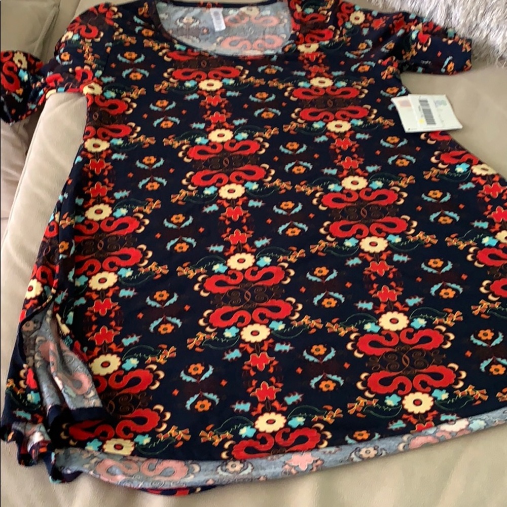 LuLaRoe perfect tee.nwt